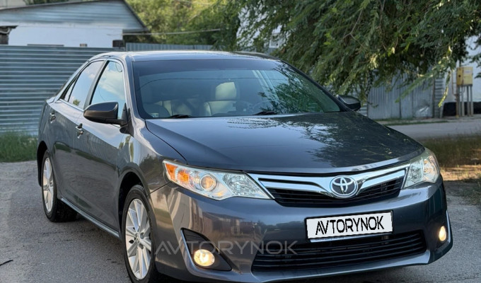 Toyota Camry 2013 года