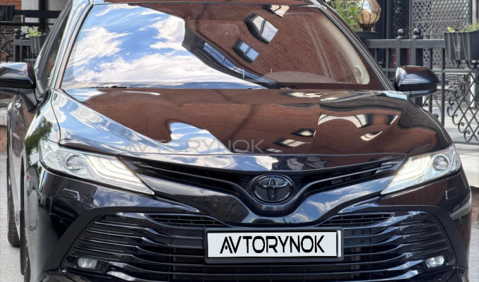 Toyota Camry 2019 года