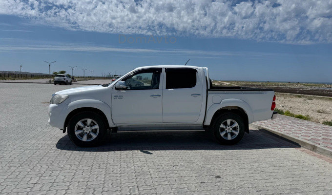 Toyota Hilux 2012 года