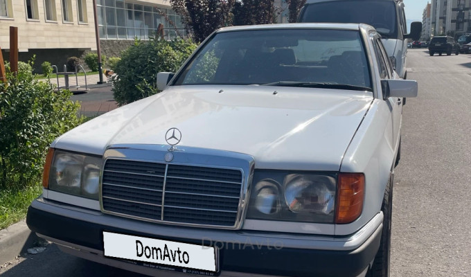Mercedes-Benz E-Класс 1992 года