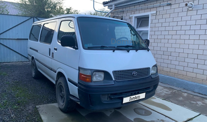 Toyota Hiace 2002 года