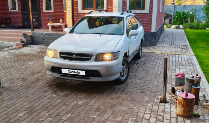Nissan R'nessa 1998 года