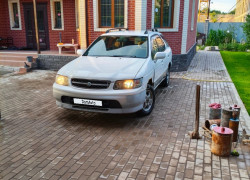Nissan R'nessa 1998 года