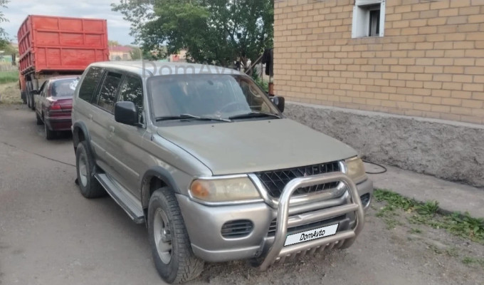 Mitsubishi Montero Sport 2000 года