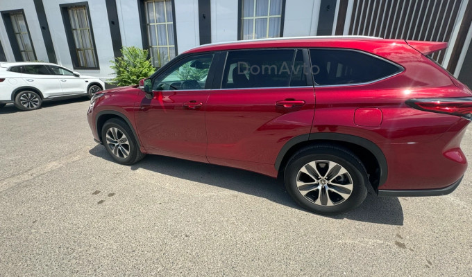 Toyota Highlander 2023 года