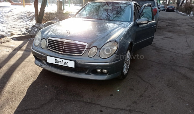 Mercedes-Benz E-Класс 2004 года