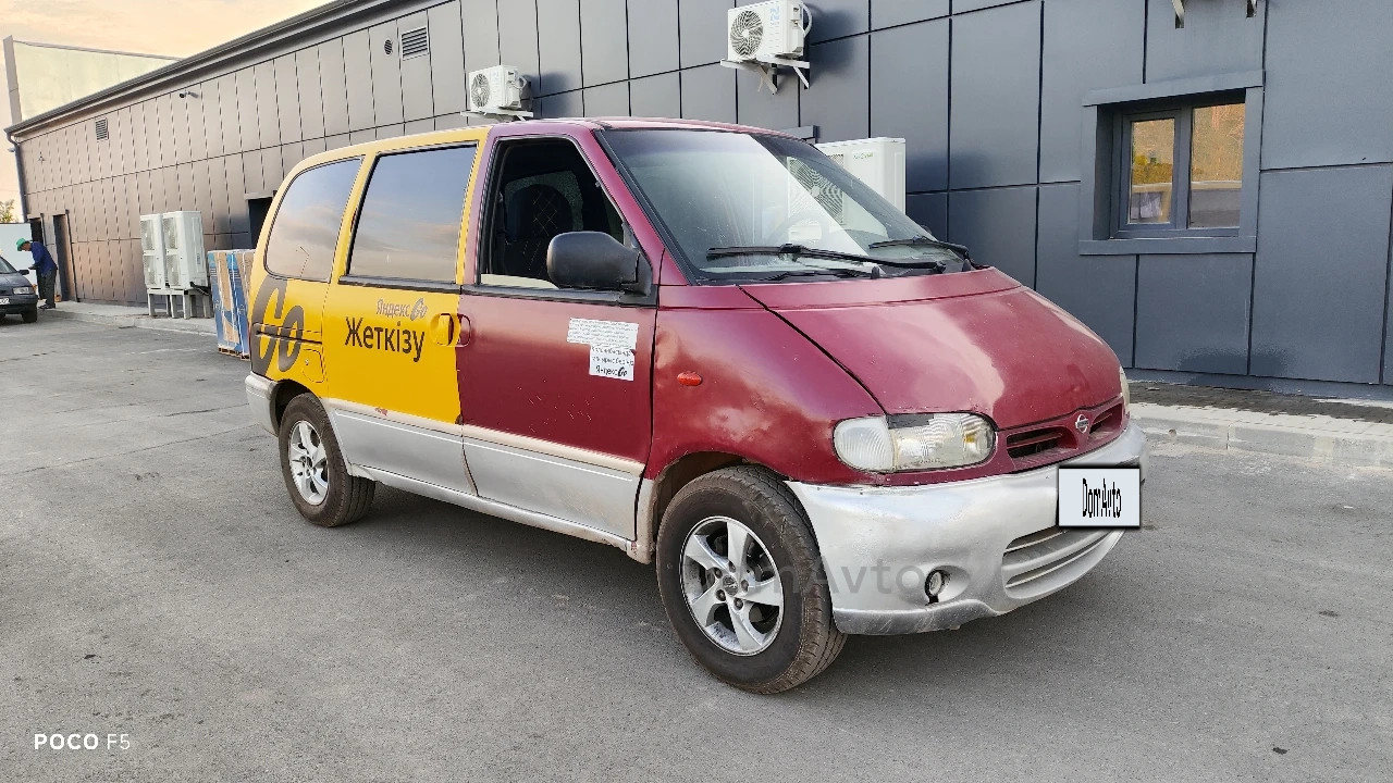 Nissan Serena, 1998