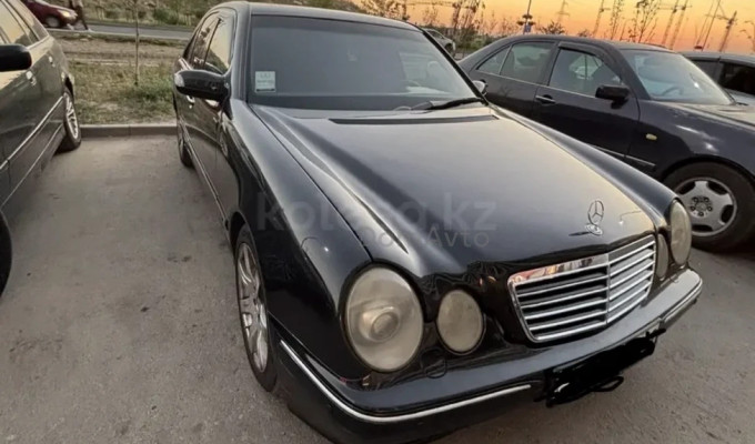 Mercedes-Benz E-Класс 2001 года