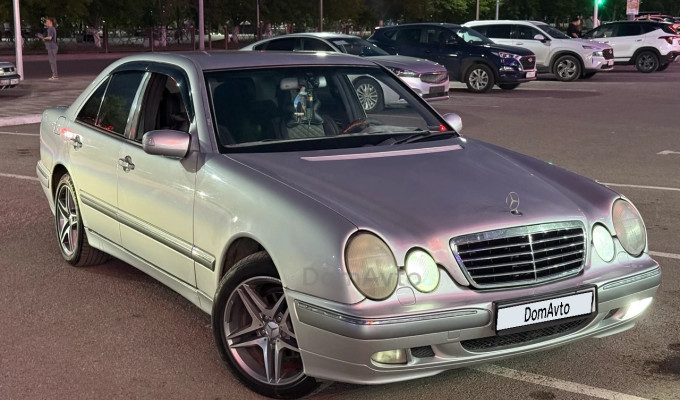 Mercedes-Benz E-Класс 2000 года