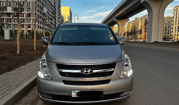 Hyundai Starex 2012 года