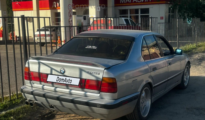 BMW 5 серия 1990 года