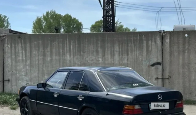 Mercedes-Benz E-Класс 1992 года
