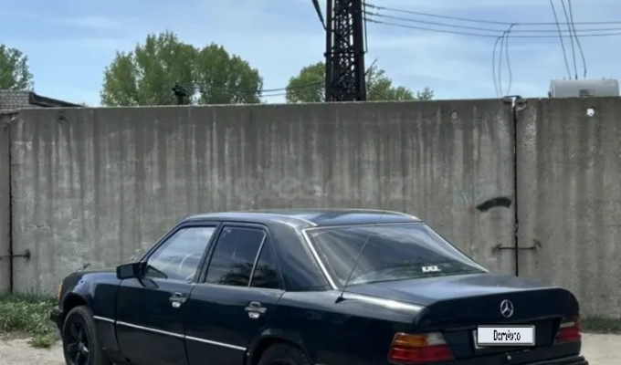 Mercedes-Benz E-Класс 1992 года