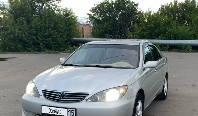 Toyota Camry 2005 года