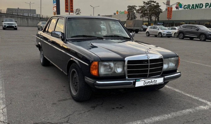 Mercedes-Benz E-Класс 1980 года