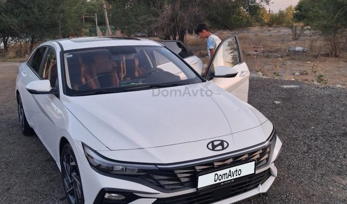 Hyundai Elantra 2024 года