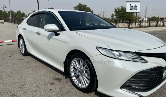 Toyota Camry 2020 года