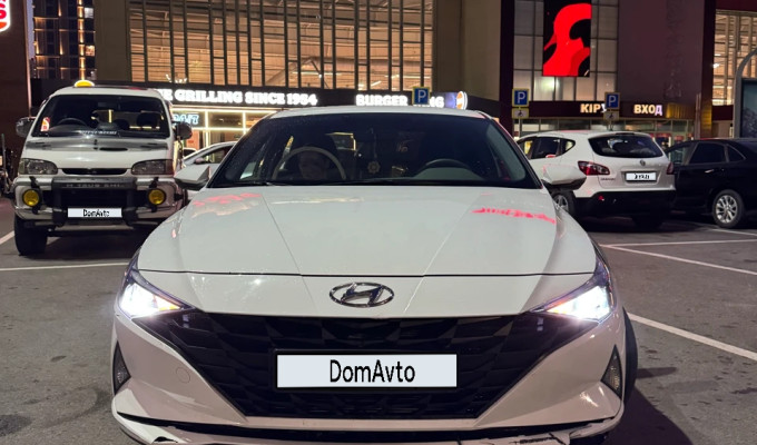 Hyundai Elantra 2022 года