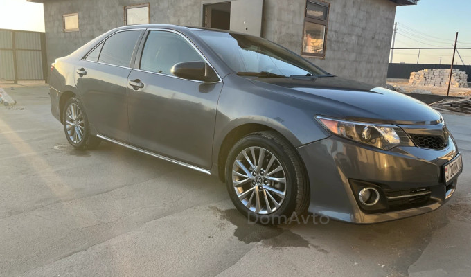 Toyota Camry 2013 года