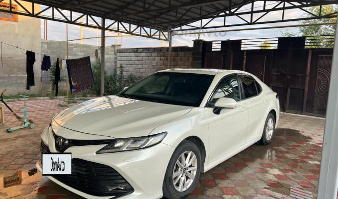 Toyota Camry 2020 года