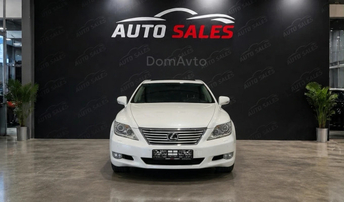 Lexus LS 2011 года