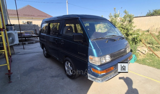 Mitsubishi Delica 1995 года