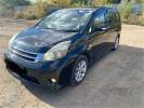 Toyota Isis 2010 года
