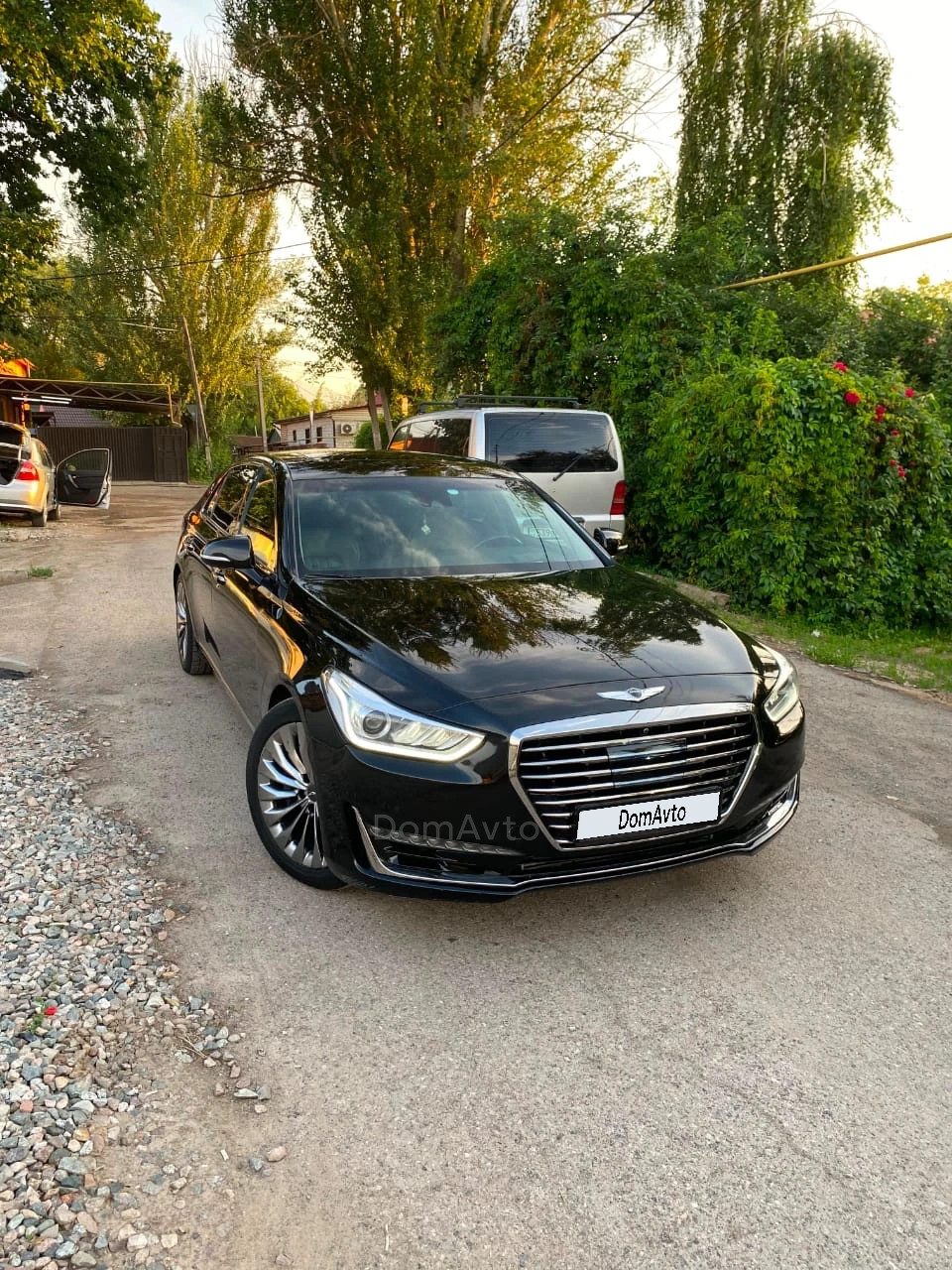 Genesis G90, 2016
