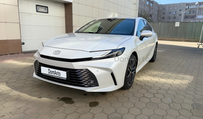 Toyota Camry 2025 года