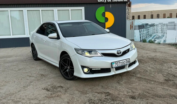 Toyota Camry 2011 года