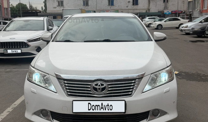 Toyota Camry 2012 года