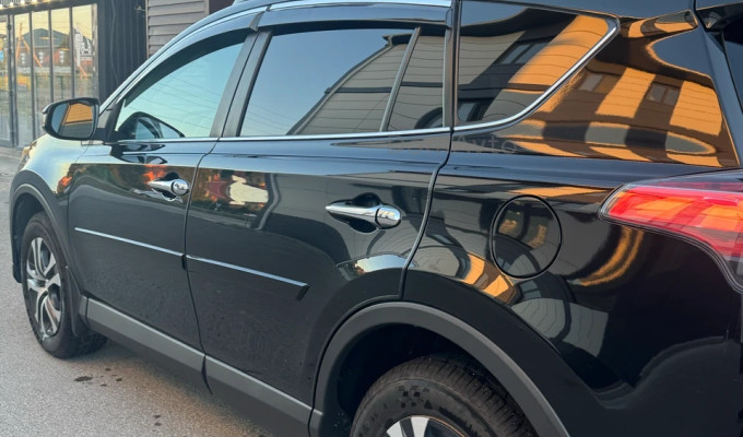 Toyota RAV4 2017 года