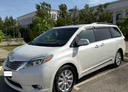 Toyota Sienna 2017 года