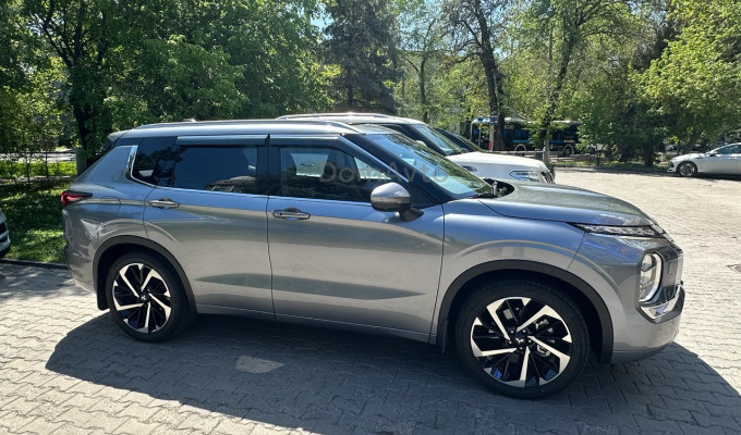 Mitsubishi Outlander 2023 года