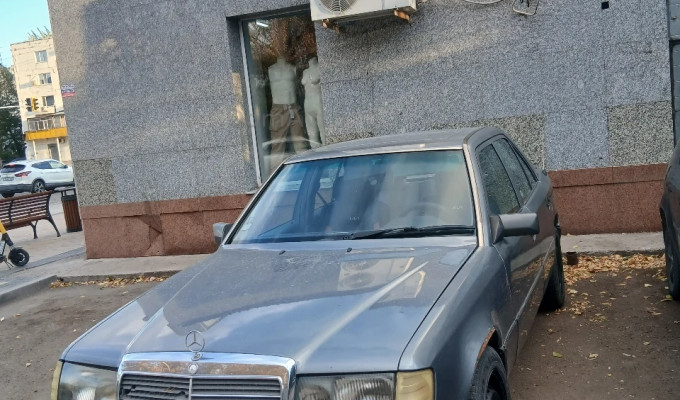 Mercedes-Benz E-Класс 1990 года