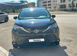 Toyota Sienna 2023 года