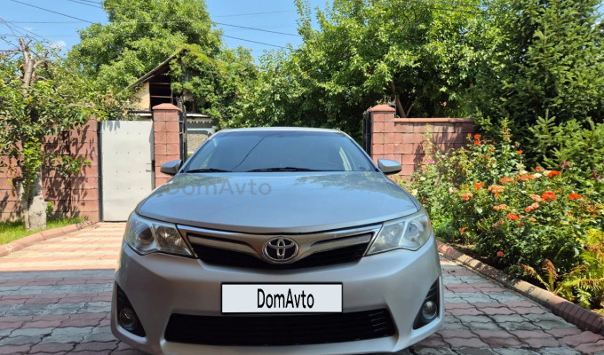 Toyota Camry 2012 года