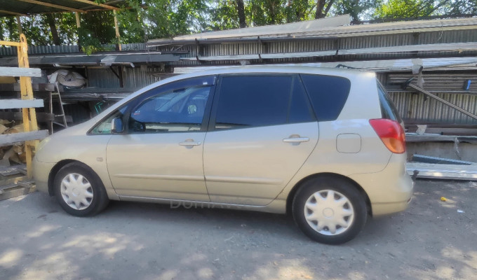 Toyota Corolla Verso 2004 года