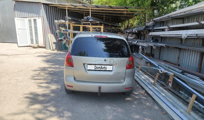 Toyota Corolla Verso 2004 года