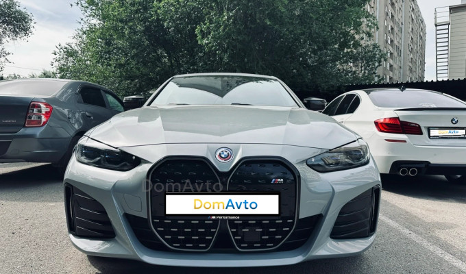 BMW i4 2022 года