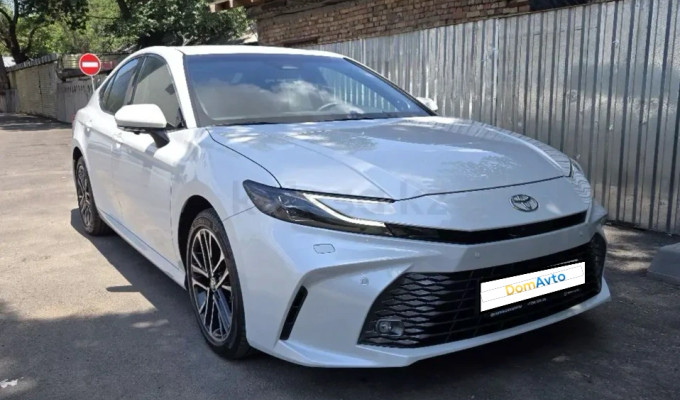 Toyota Camry 2025 года