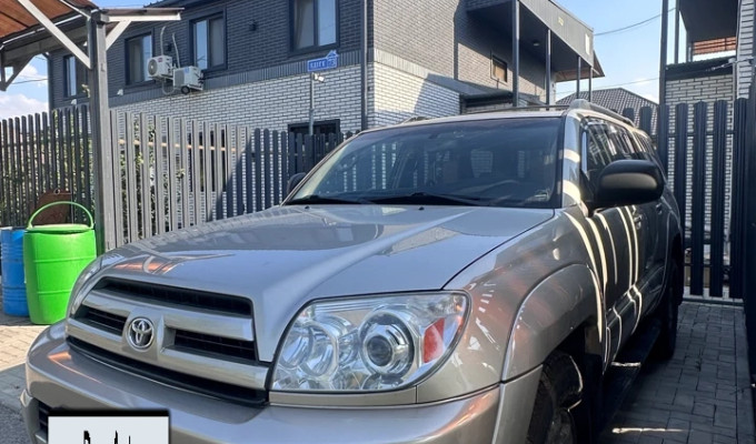 Toyota 4Runner 2003 года