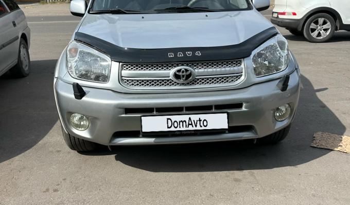 Toyota RAV4 2005 года