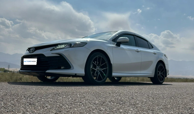 Toyota Camry 2021 года