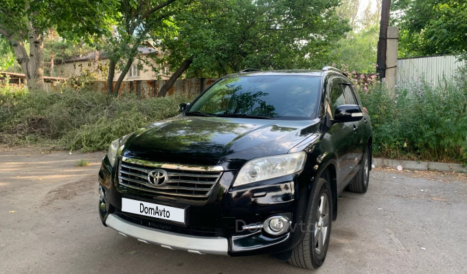 Toyota RAV4 2012 года