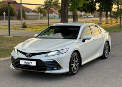 Toyota Camry 2023 года
