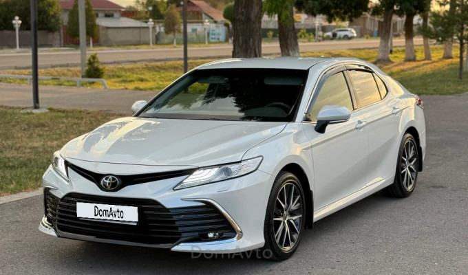 Toyota Camry 2023 года