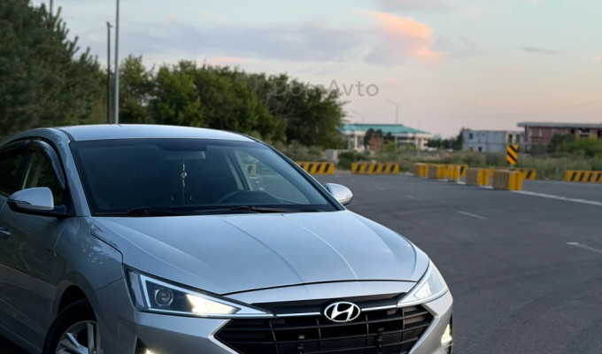Hyundai Elantra 2020 года