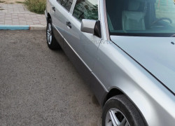 Mercedes-Benz E-Класс 1993 года