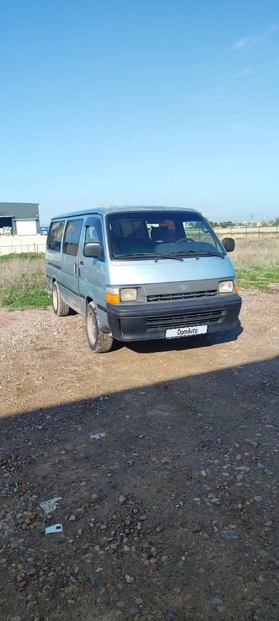 Toyota HiAce, 1998